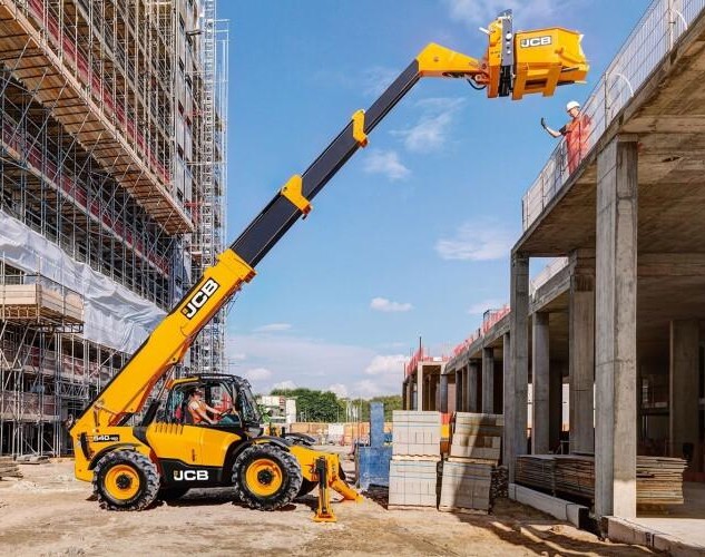 JCB telehandler lifting materials